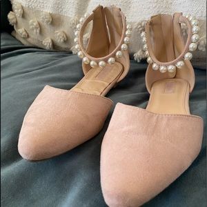 Forever 21 flats size 9.  Light pink Good condition.  Zipper on the back pearls